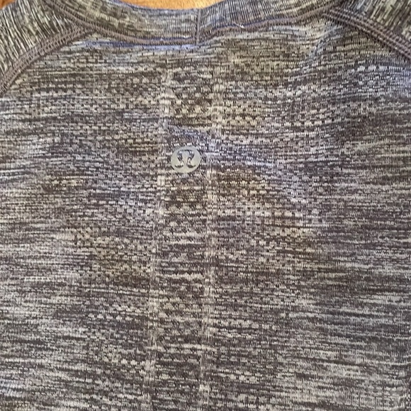 Lululemon short sleeve, hip length shirt. - Picture 6 of 6
